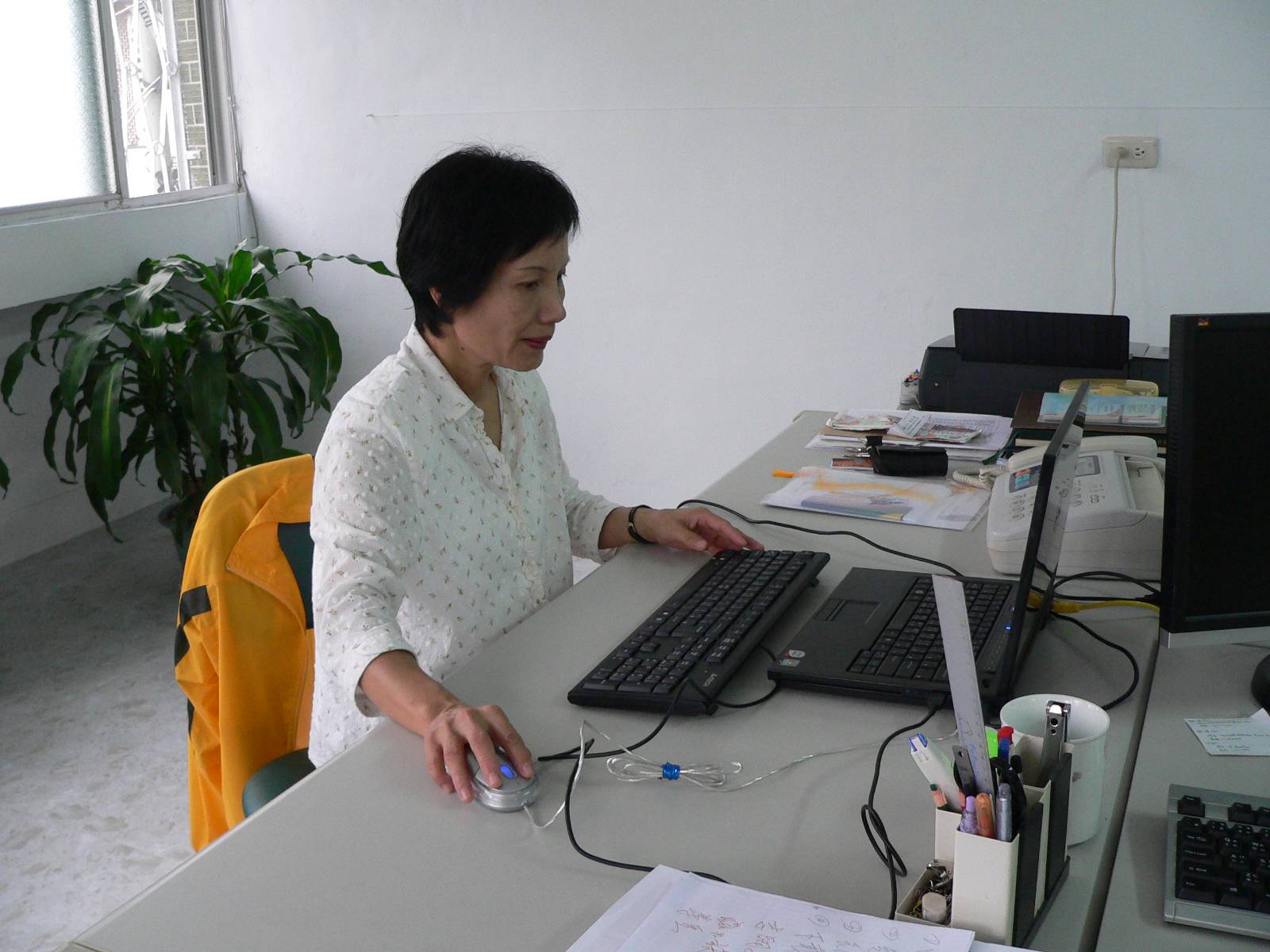 2004花蓮分事務所-詹清壽主任工作照