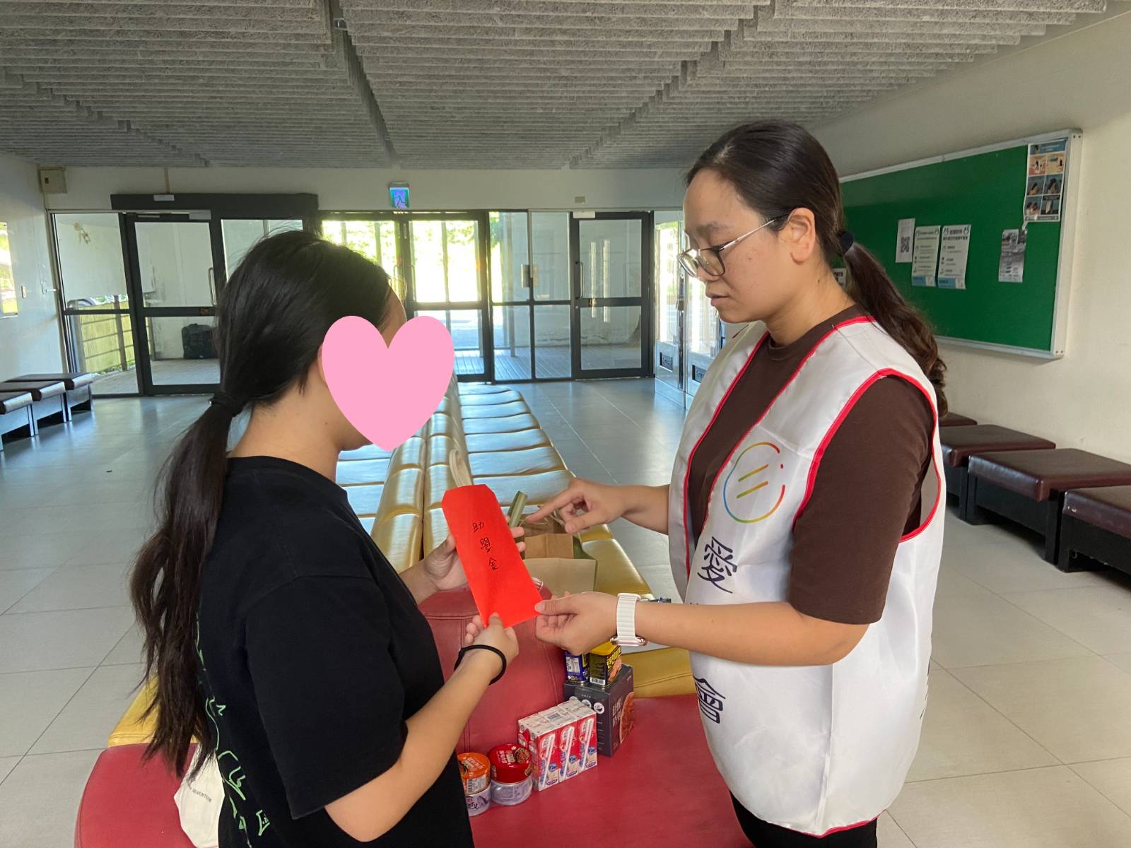 20250923馬太鞍洪災-花蓮主任慰問家庭與提供補助獎學金給珍珠生