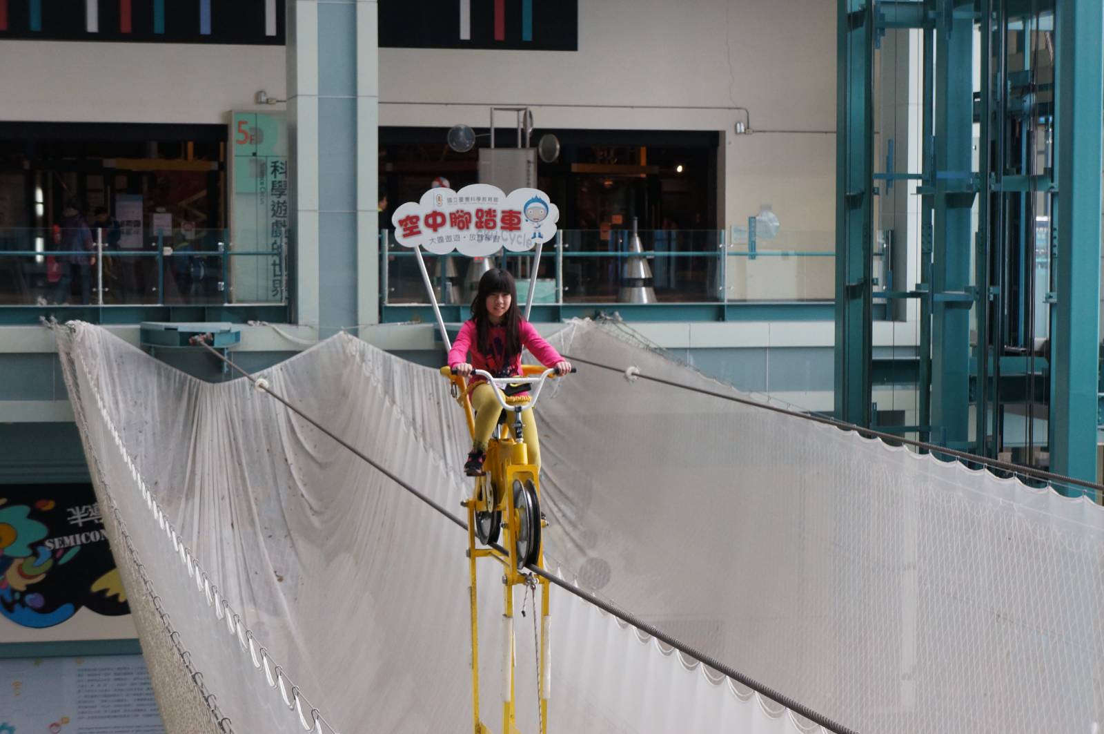 2017花蓮珍珠生台北參訪-科教館空中腳踏車體驗